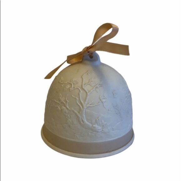 Vintage 1993 Lladro Bell Porcelain - Picture 1 of 3
